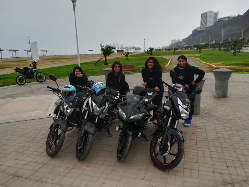 Conoce al primer club de mujeres motociclistas del Perú