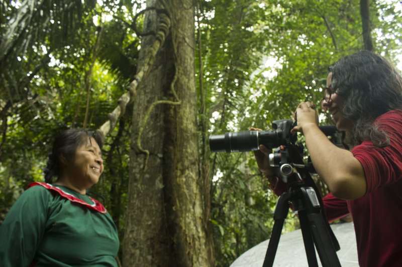 Este corto documental cuenta la lucha de una mujer shipibo-conibo por preservar la sabiduría ancestral