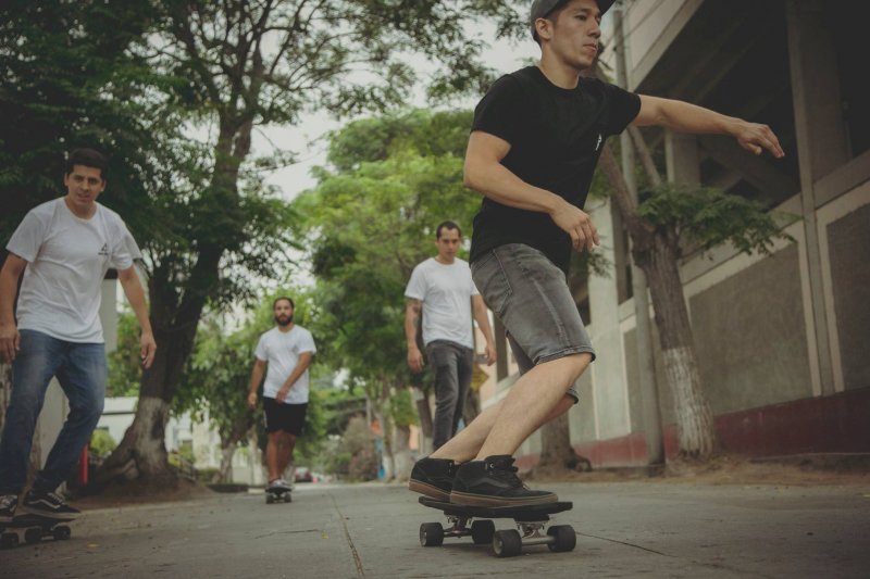 ¿Alguna vez te imaginaste montar un skate hecho con materiales reciclados? 