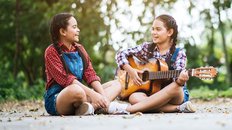 La guitarra permite socializar